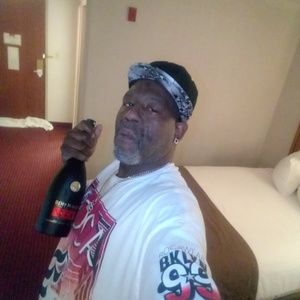 Meet your Posher, Troy